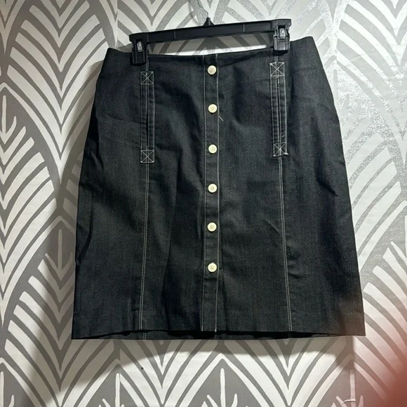 The limited stretch skirts - Picture 1 of 3